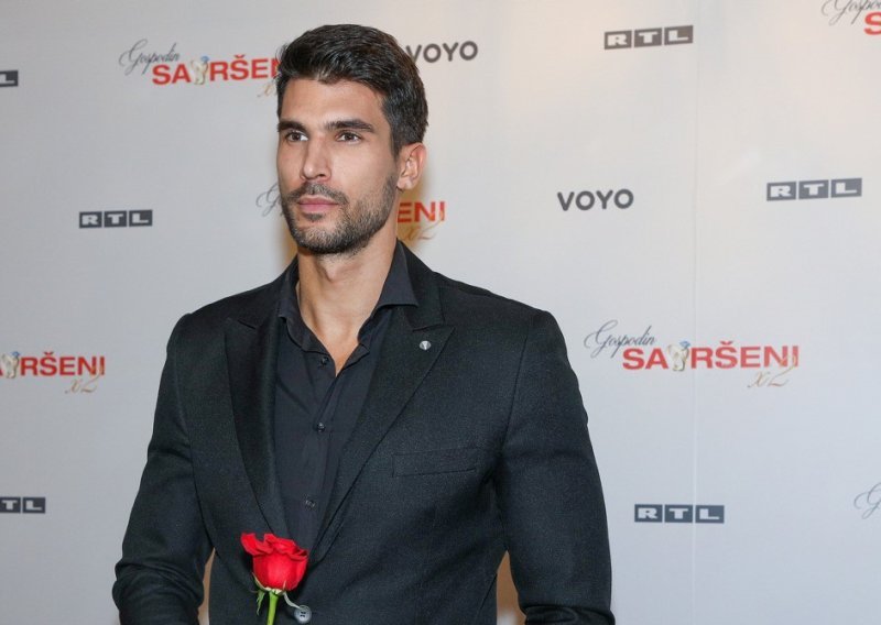 Šime se sprema za putovanje s motorom, a Miloš uživa na našoj obali