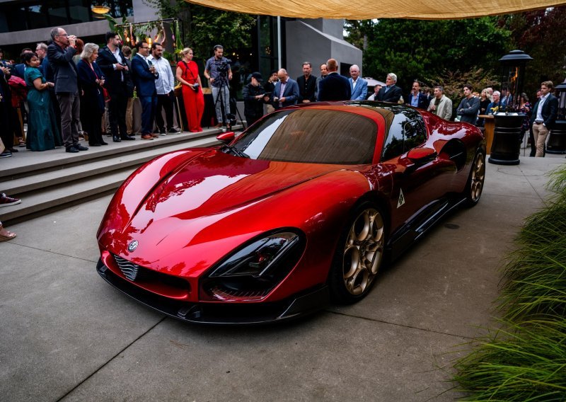 Prelijepi Alfa Romeo 33 Stradale oduševio sjevernoameričku publiku: Talijanski dizajn, strast i performanse