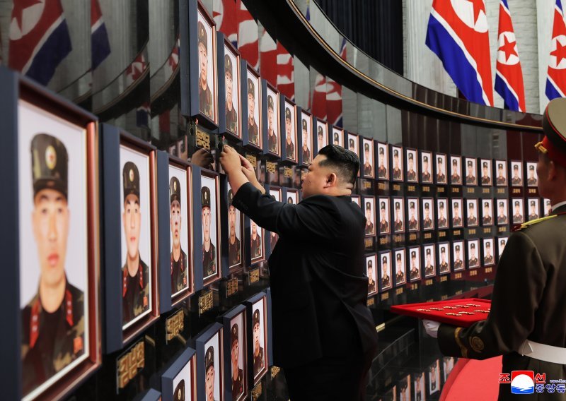 Kim Jong Un odlikovao vojnike koji su se vratili iz Ukrajine, oko 600 ih poginulo