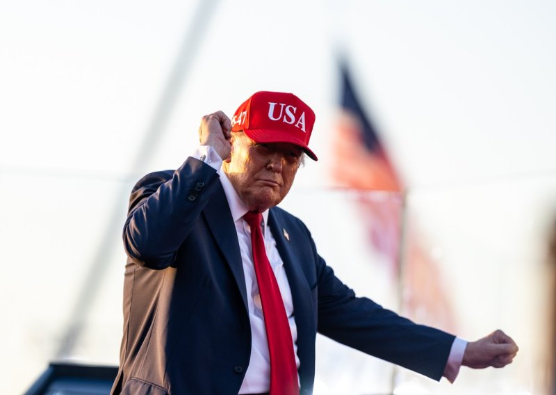 Insajder otkrio kakav je Trump zapravo: Ne zatvara usta, nema prijatelja i drami oko spavaće sobe