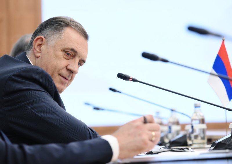 Dodik upao u entitetski parlament, svađao se s oporbom: 'Došli smo do zida!'