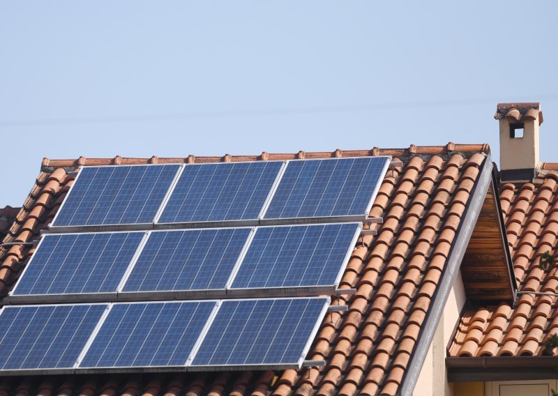 Zbog velike navale na solare zatvara se poziv na sufinanciranje, investicija poskupljuje
