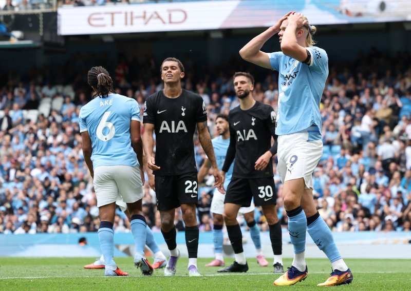 Navijači Cityja u nevjerici gledali što Tottenham radi na Etihadu