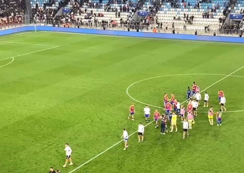 Igrači Hajduka nikad dosad nisu ovako pozdravili navijače nakon utakmice