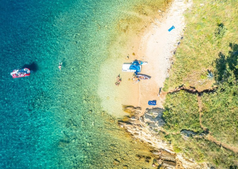 S razlogom je zovu 'rajska plaža': Ovaj magični komadić Jadrana nešto je posebno