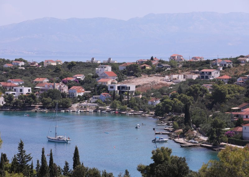 Šoltani ogorčeni: Ovdje je bilo pregršt periski, a sada ispuštaju fekalije