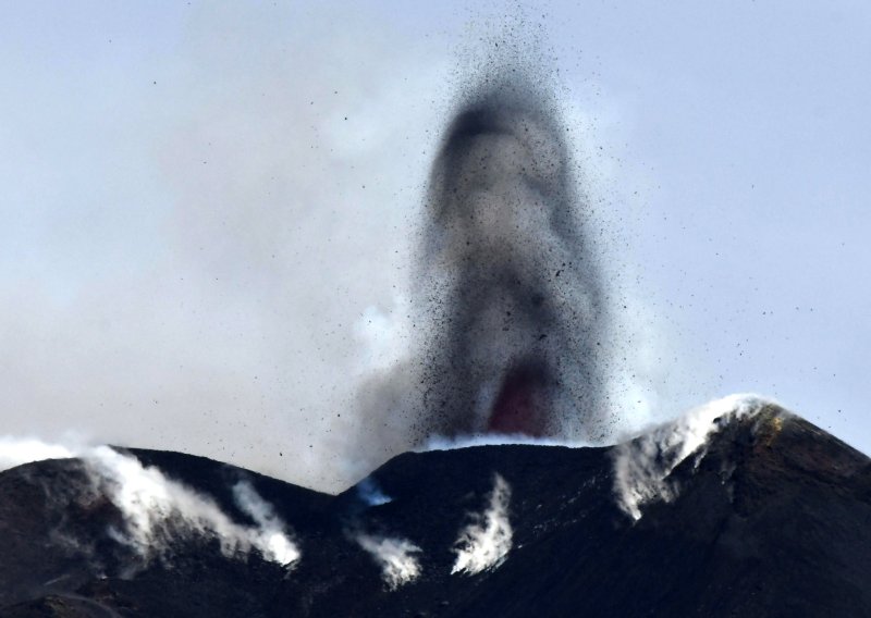 Erumpirala Etna, podignuta najviša razina uzbune za zračni promet