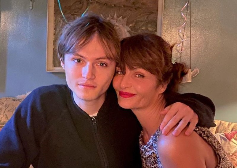 Dok Naomi Campbell pokazuje mišiće, njezina prijateljica gubi glavu u ozbiljnim problemima