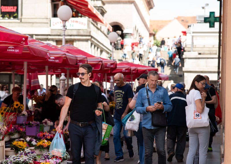 Ekonomski institut: Turisti, PDV i trgovina podigli gospodarstvo za 3,3 posto