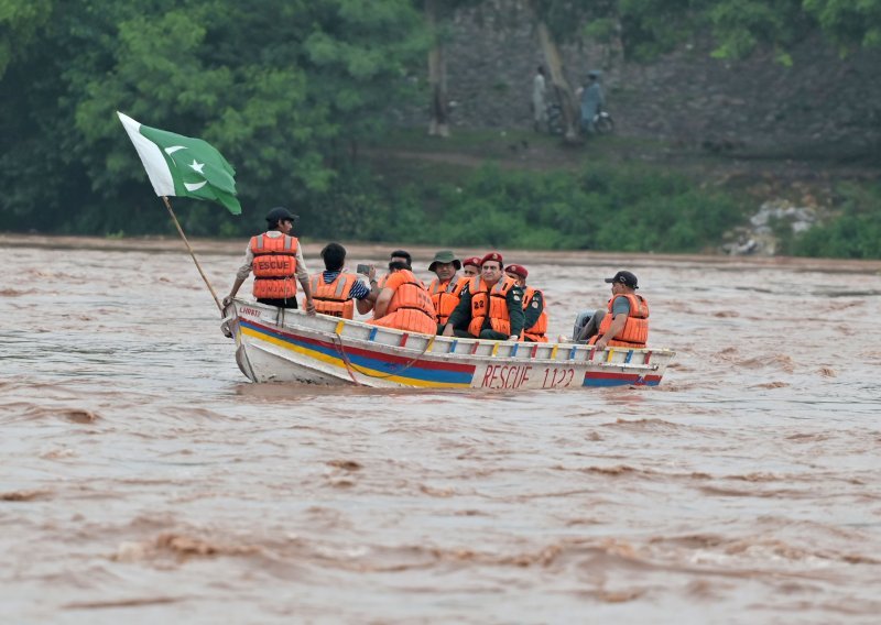 Jake kiše pogodile Himalaju, kaos u Indiji i Pakistanu, najmanje 36 ljudi poginulo
