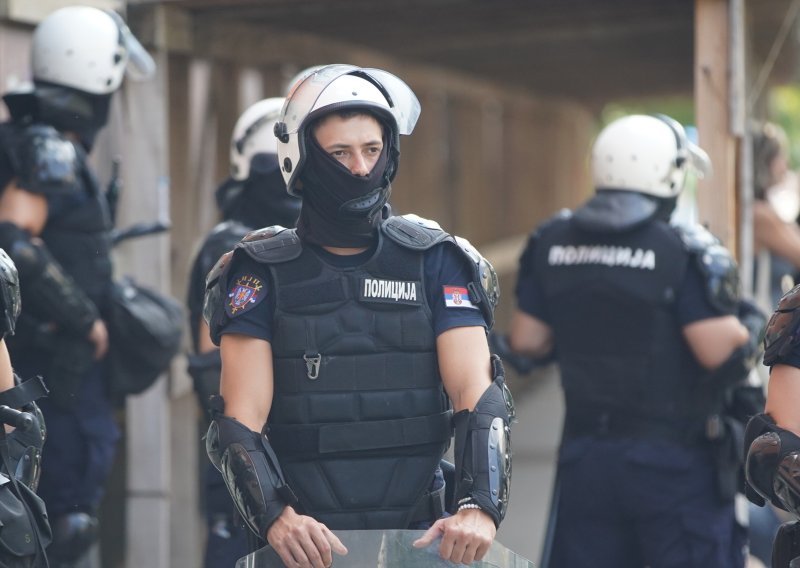 Kordon policije brani povratak studenata na novosadski Filozofski fakultet