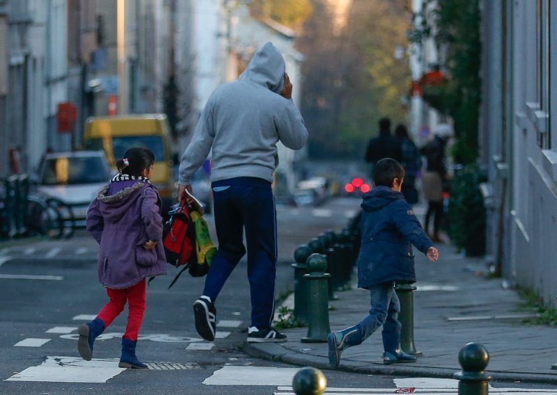 Više od 2000 djece u Francuskoj spava na ulicama