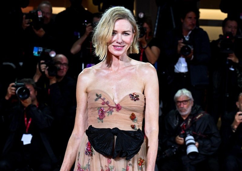 Zbog ove haljine svi su gledali u Naomi Watts, a njezin suprug nije mogao sakriti oduševljenje