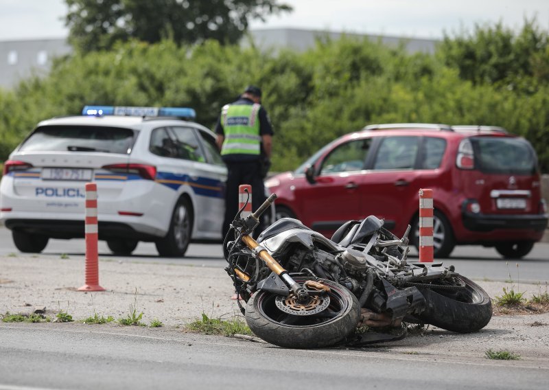Kobno pretjecanje preko pune crte: U Slavoniji poginuo mladić na motociklu