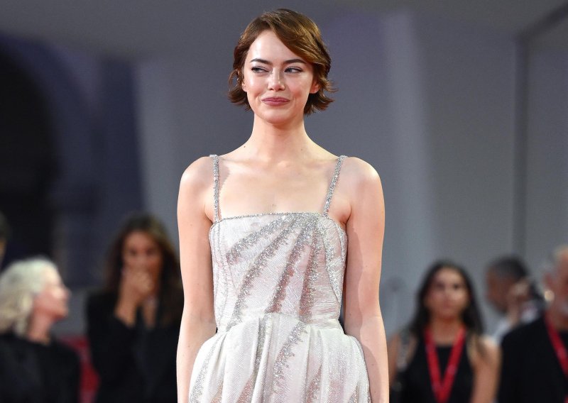 Svi su gledali u njezinu haljinu: Emma Stone iznenadila povratkom gotovo zaboravljenog trenda