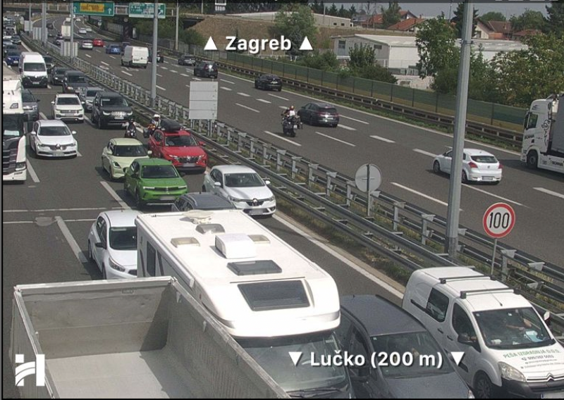 Intenzivan promet diljem zemlje: Gužve na autocestama, nesreće kod Zadra i Zaprešića, odroni...