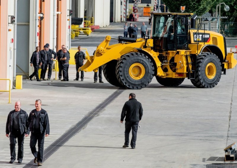 Caterpillar podigao prognozu troškova carina