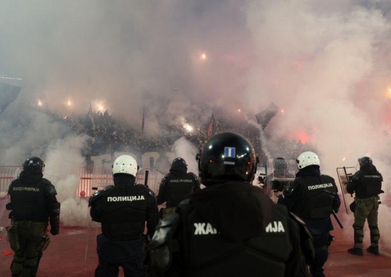Pogledajte brutalni noćni obračun Delija i Grobara u Beogradu