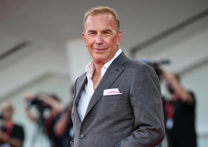 Kevin Costner se zaljubio: Nakon dramatičnog razvoda ljubi bivšu suprugu milijardera