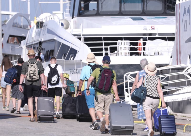 Oko 120 tisuća putnika u splitskoj luci, poznato od kuda stiže najviše turista