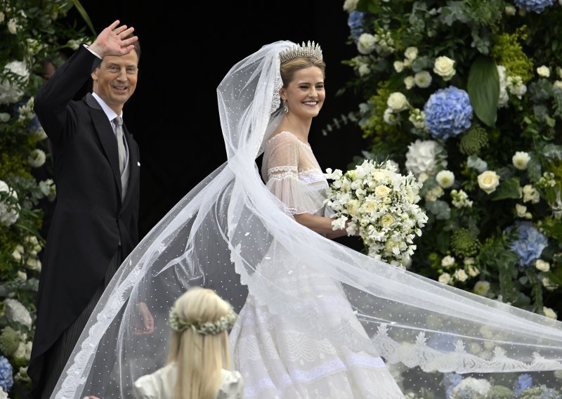Princezina vjenčanica ostavlja bez daha, vrijedi je pogledati iz svakog kuta