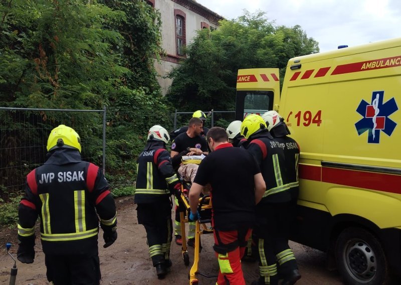 S visine od 12 metara pala košara s dvojicom radnika, teško su ozlijeđeni