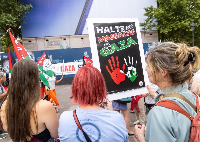 Francuski spomenik žrtvama holokausta oskrnavljen natpisom 'Slobodna Gaza'