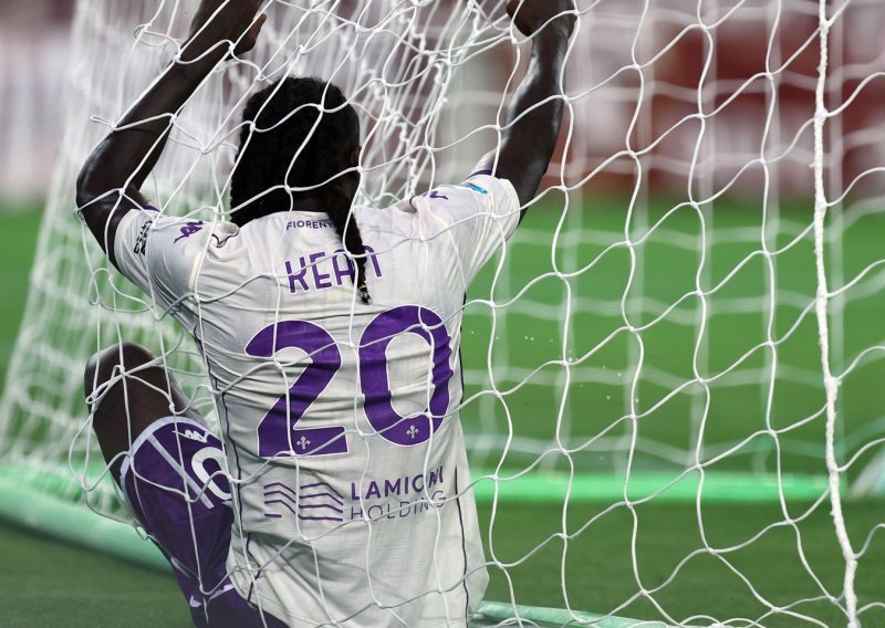 Pogledajte nevjerojatan promašaj napadača Fiorentine: Prebacio gol s pola metra