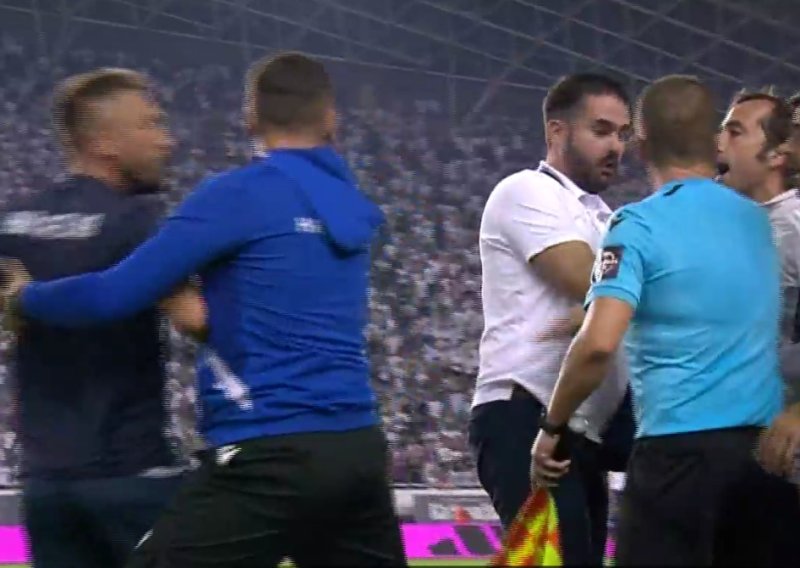 Pogledajte kaos i koškanje nakon derbija Hajduka i Rijeke! Padali su i crveni kartoni