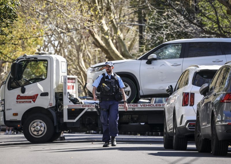 Automobil se zabio u ruski konzulat u Sydneyu