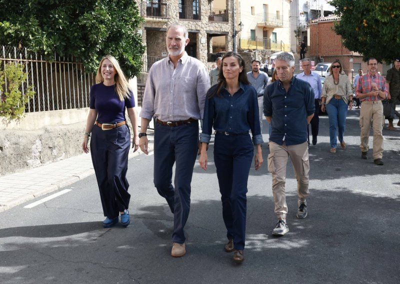 Kraljica Letizia iznenadila je mnoge ovim lookom, a s njom se modno uskladio i suprug