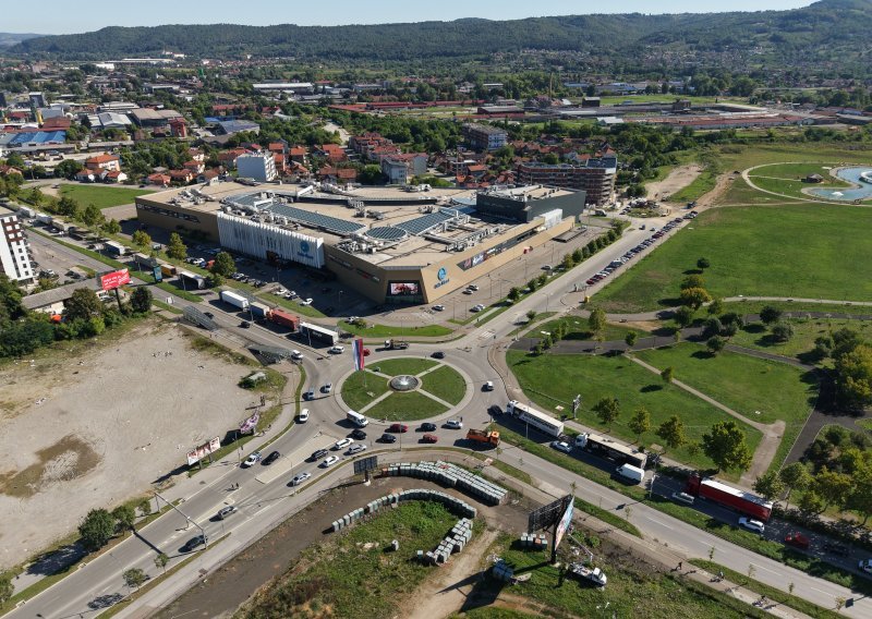 Veliki prosvjed u BiH, kamioni blokirali ceste, pogledajte fotke iz zraka
