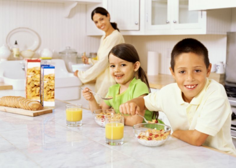 Kako naučiti djecu da zavole zdrav doručak