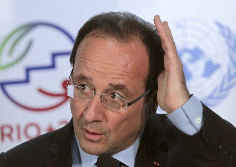 Hollandeova popularnost u drastičnom padu