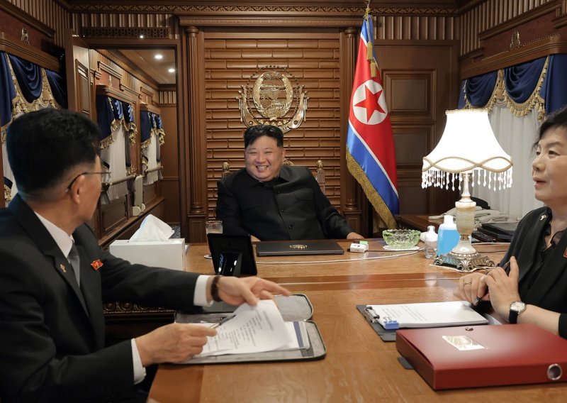 Kim Jong-un u Kinu stigao u svojoj 'neprobojnoj tvrđavi' na kotačima