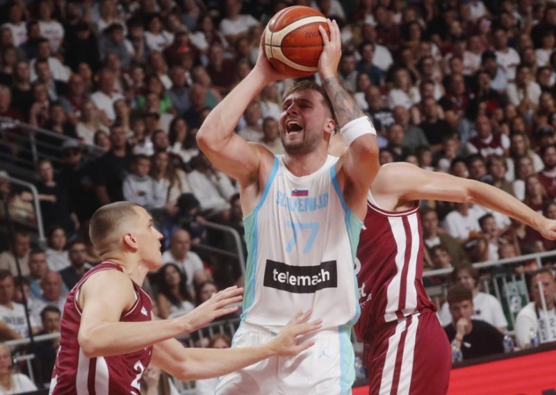 Sjajni Luka Dončić 'odvukao' Slovence do osmine finala Eurobasketa