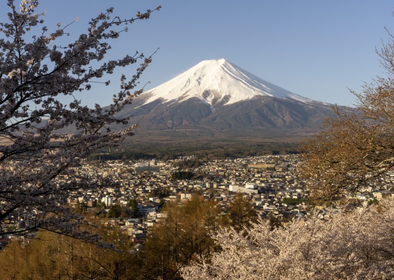 Grad zatrpan pepelom: Tokio objavio AI video erupcije vulkana Fuji, imaju i dobar razlog