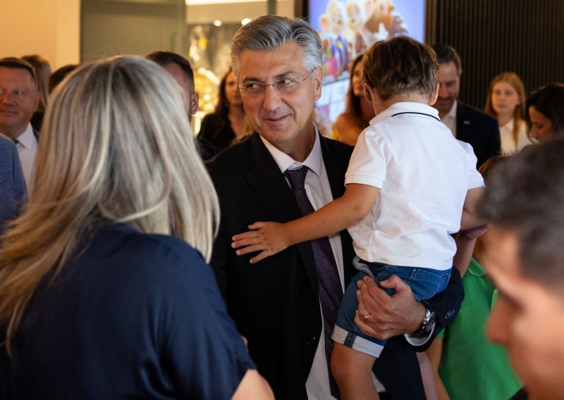 Plenković na premijeru poveo najmlađeg sina: Jedna stvar nije se svidjela Ivanu