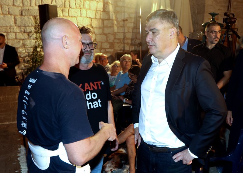 Milanović nenajavljeno stigao na Fališ u Šibeniku, publika ga dočekala pljeskom