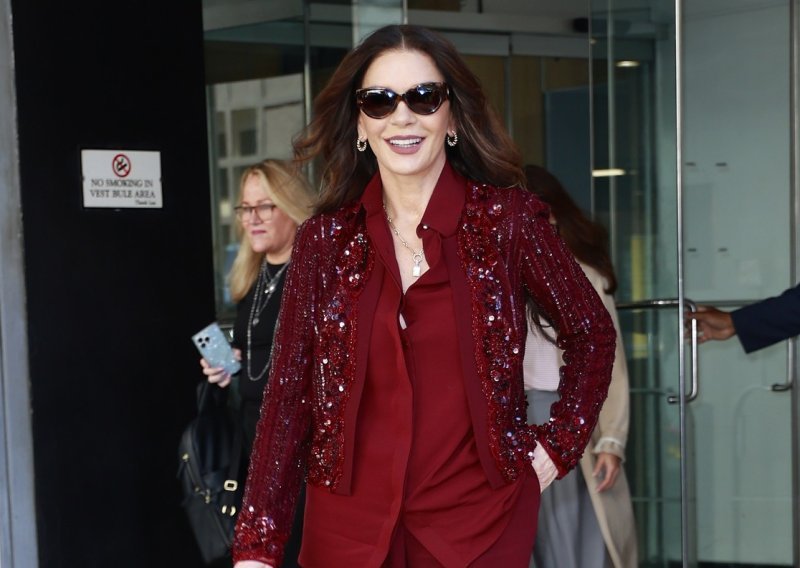 Neki je nisu prepoznali: Catherine Zeta-Jones ne prestaje iznenađivati izgledom