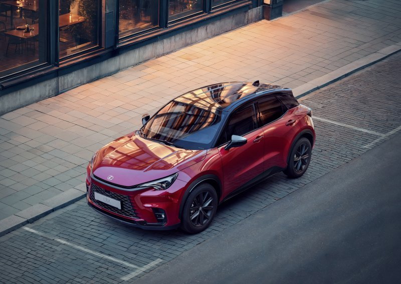 Lexus pokazao LBX Vibrant izdanje: Posebna verzija njihovog najprodavanijeg kompaktnog crossovera