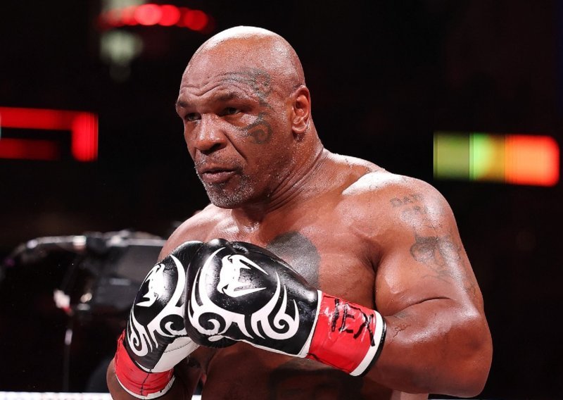 Mike Tyson ponovno u ringu, a protivnik mu je nikad poraženi prvak