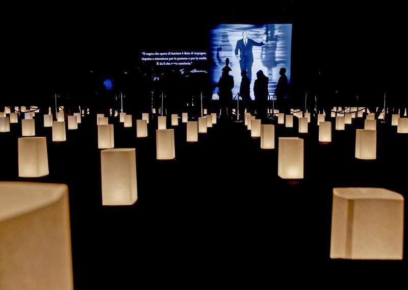 Rijeka obožavatelja slila se u Milano: Svi se žele oprostiti od velikog Armanija