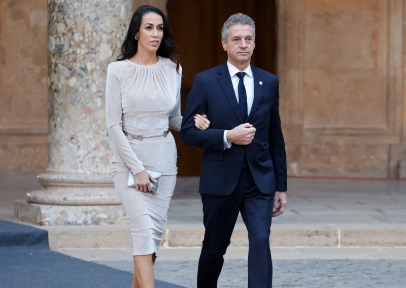 Slovenski premijer oženio 19 godina mlađu: Njihova veza sve je iznenadila - evo tko je mladenka
