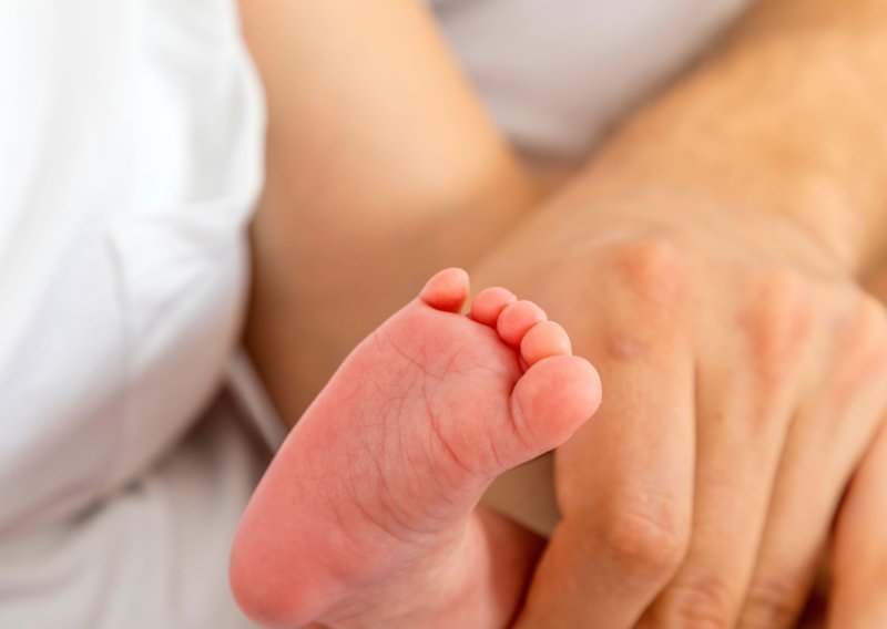 Ginekolog o tragičnoj smrti bebe: Preživjela bi da je porod bio u bolnici