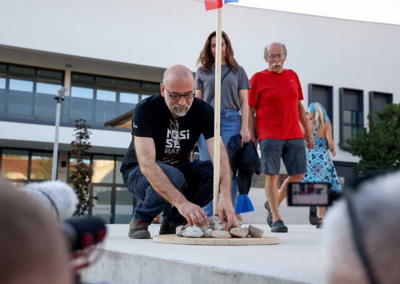 FOTO Pogledajte kako je bilo na prosvjedu organizatora festivala u Benkovcu
