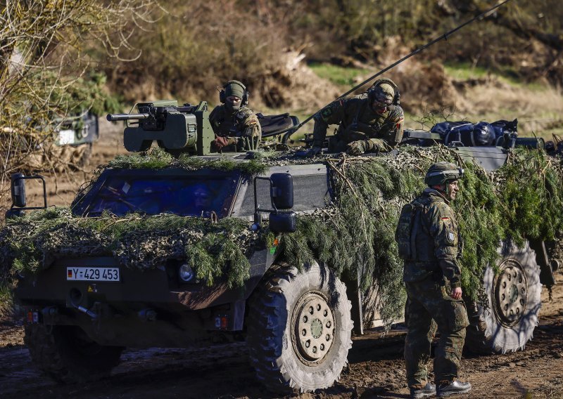 Na istočno krilo NATO saveza stiglo tisuću njemačkih vojnih vozila