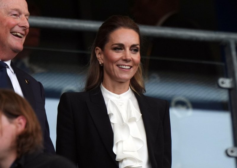 Nakon vala kritike na račun kose, Kate Middleton mogla je napraviti samo ovo