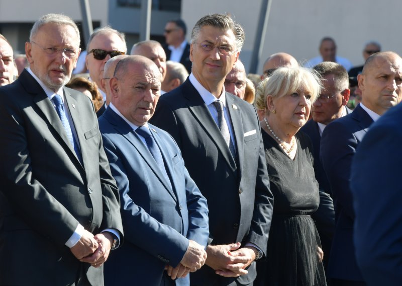 Nova anketa: HDZ-u ljeto nije završilo najbolje, a na listi negativaca su dva povratnika