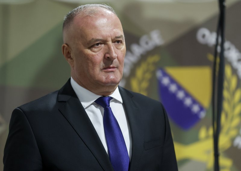 Jedan od vodećih bošnjačkih političara u BiH pjevao Thompsona: To je domoljubna pjesma